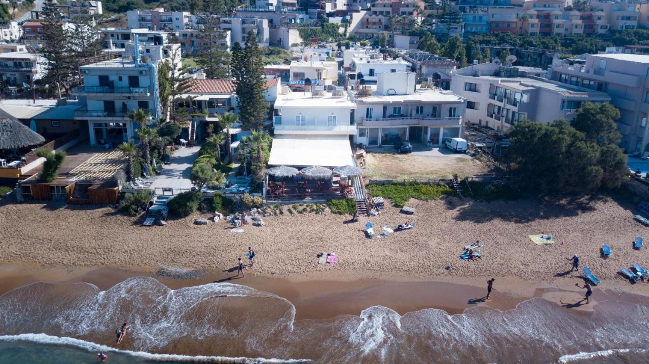 Queen Mary Beachfront Studios Agia Marina Esterno foto